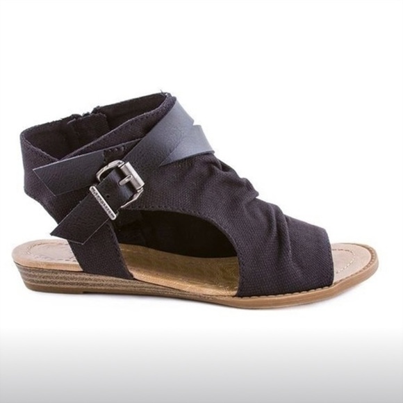 Sandals - Picture 2 of 4